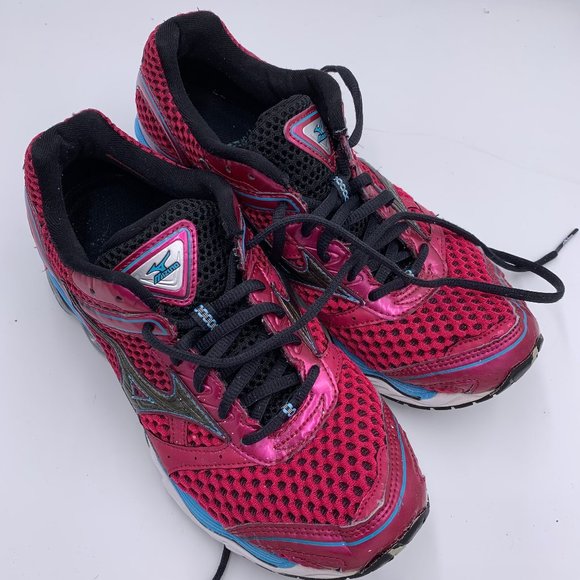 mizuno pink running shoes